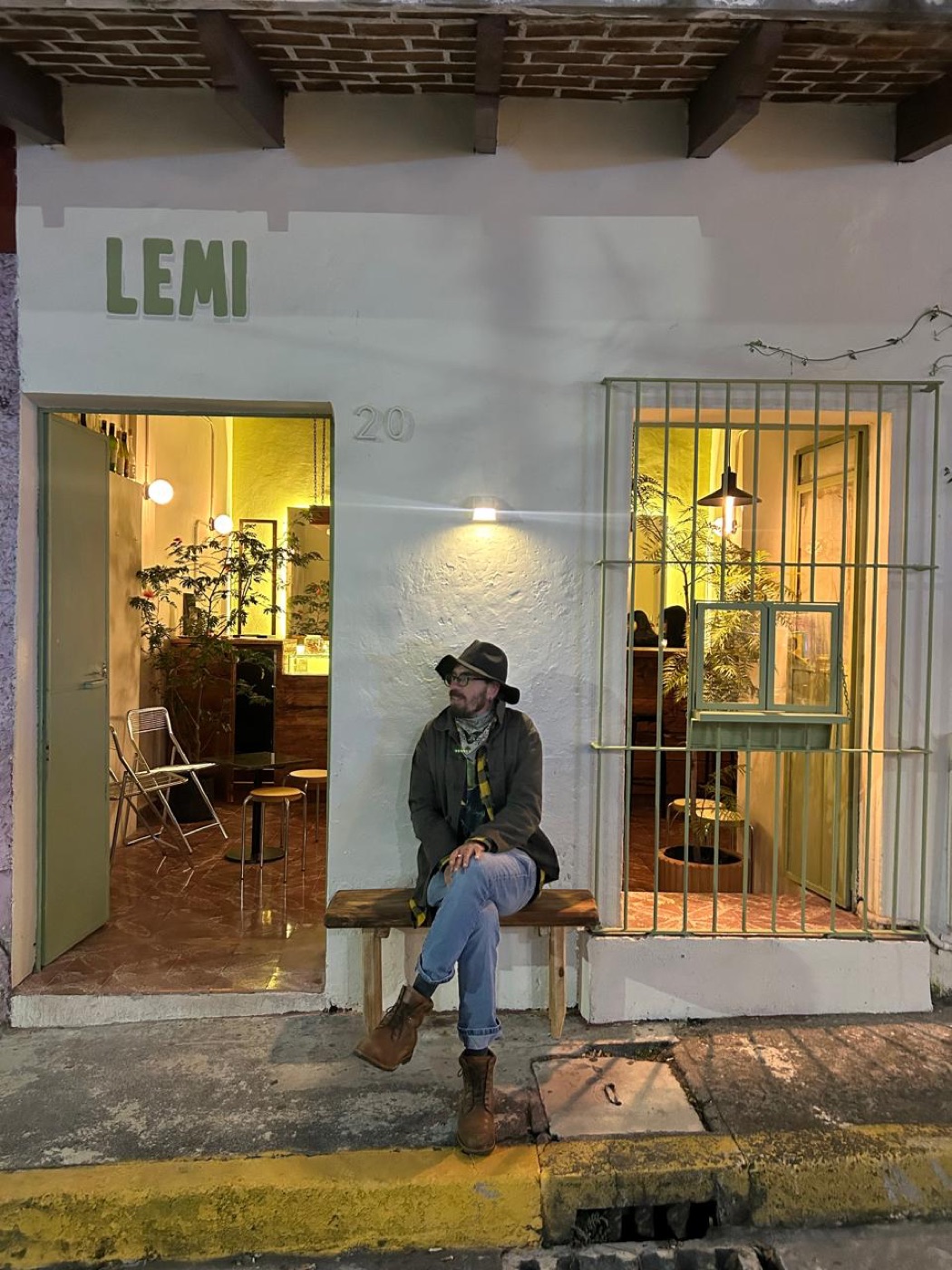 Afuera de LEMI